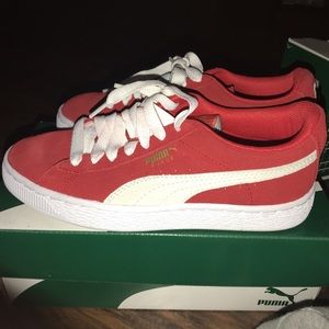 Red sued pumas size 3 kids 6 adults